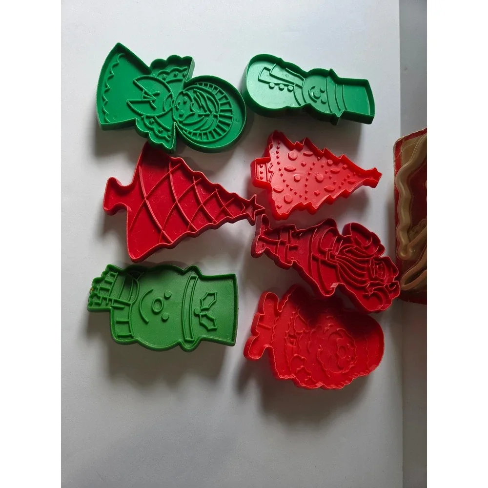Vintage Hallmark Tupperware Durkee Christmas Cookie Cutters Holiday Lot of 12